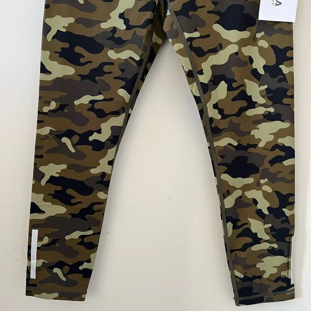 ZYIA Light Green Camo Reflective Soft & Snug Mid-Rise 7/8 Legging Size 6-8 - Picture 7 of 16